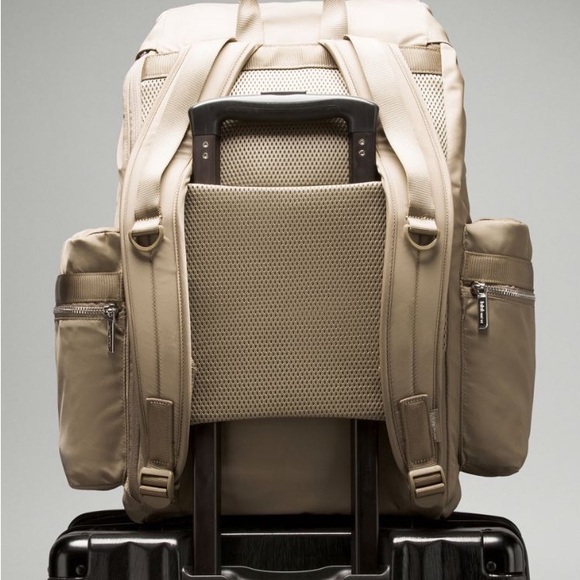 Lululemon wunderlust backpack - Picture 4 of 8